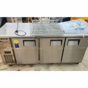 everest 3 door under bench freezer